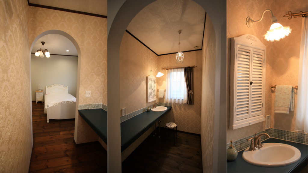 寝室内に、造作の洗面台。化粧や身支度にとても便利